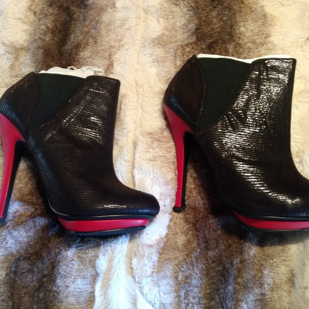Brand new Alma booties - Picture 5 of 8
